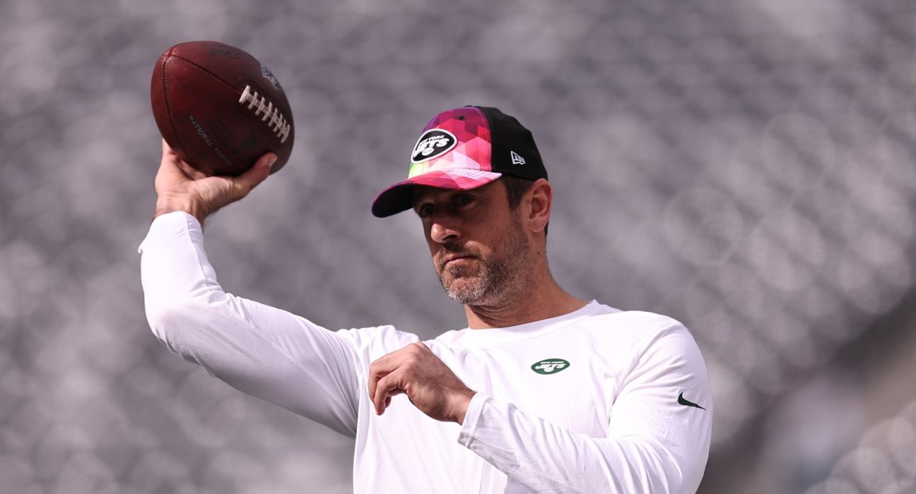 Jets’ Saleh: Aaron Rodgers ‘on a Mission’ After Injury, ‘Absolutely Dominating Rehab’
