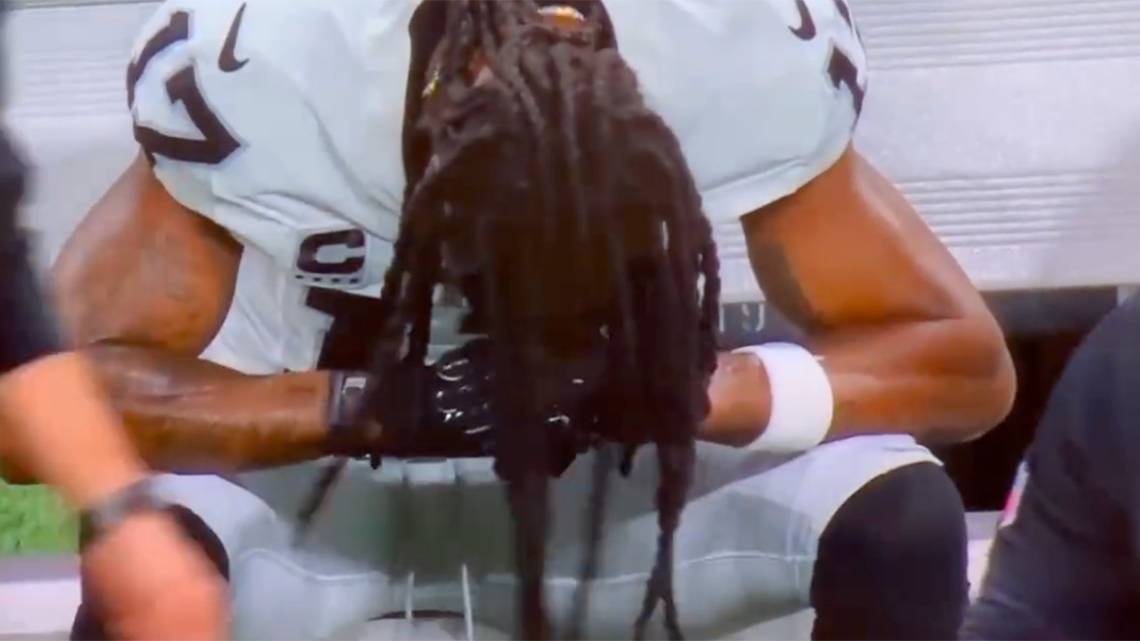 Frustrated Davante Adams Spotted Slamming Helmet Late in Raiders’ Loss to Lions