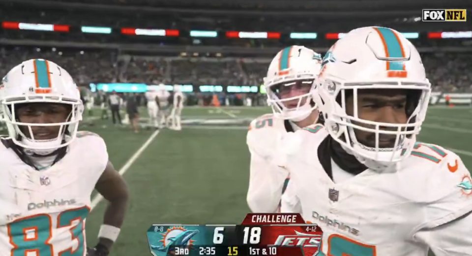 Fox picked up the EXACT moment Tyreek Hill quit on the Dolphins