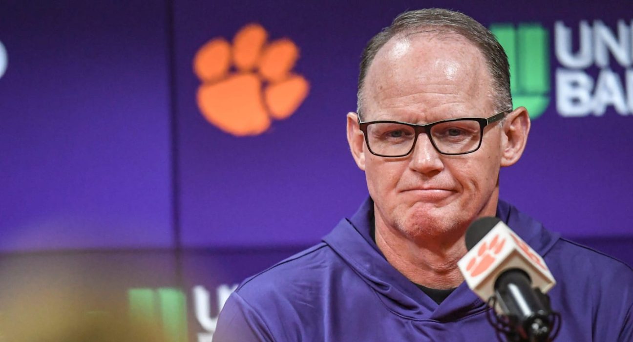New Clemson DC Tom Allen Gets Choked Up Talking About Family, Coaching Journey