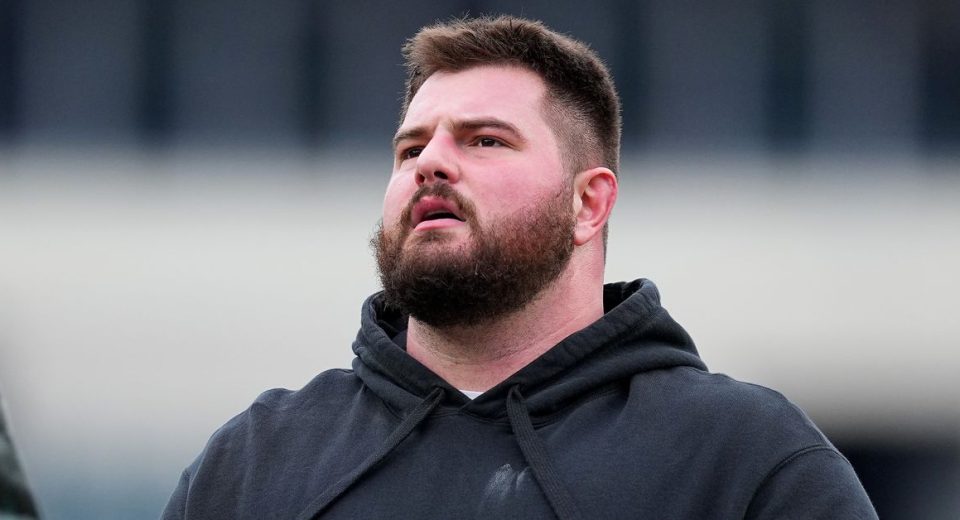 Landon Dickerson expects to have offseason knee surgery