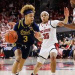 Gator vs. gator: Fearless Horschel shoos reptile