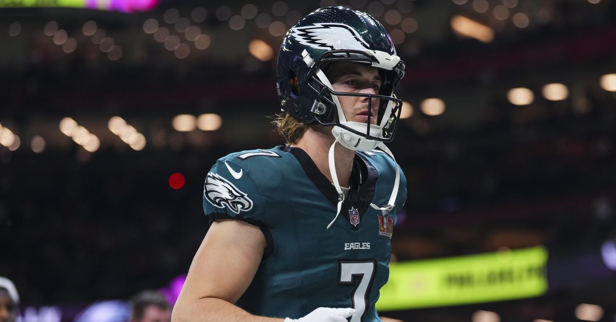 Kenny Pickett trade: Eagles send backup quarterback to Browns for draft pick and QB