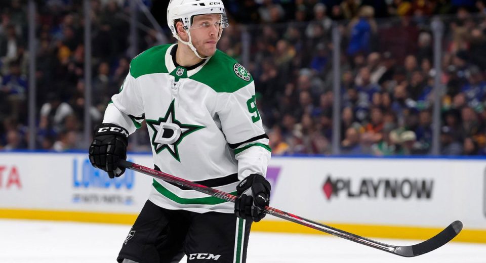 Mikko Rantanen Gets Wayne Gretzky Comparison as Ex-Colorado Teammate Makes Honest Revelation