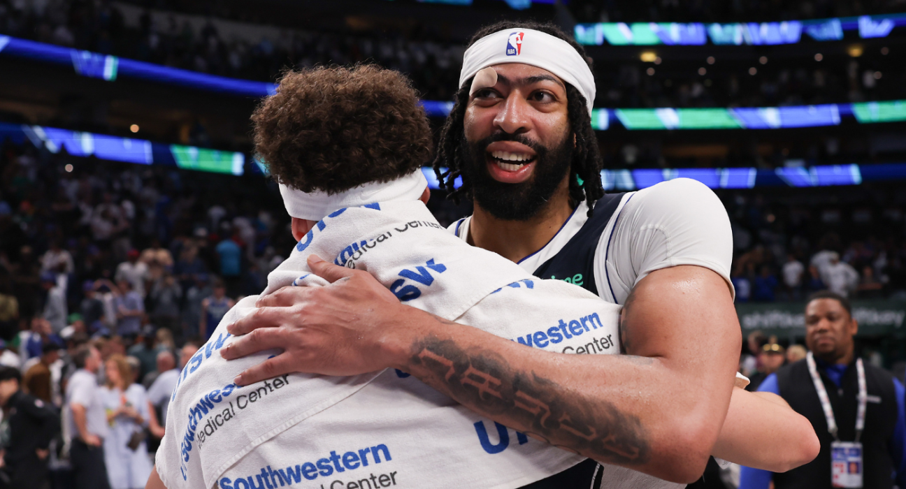Mavericks’ Anthony Davis returns from eye injury to hit game-winner in huge result for playoff pursuit