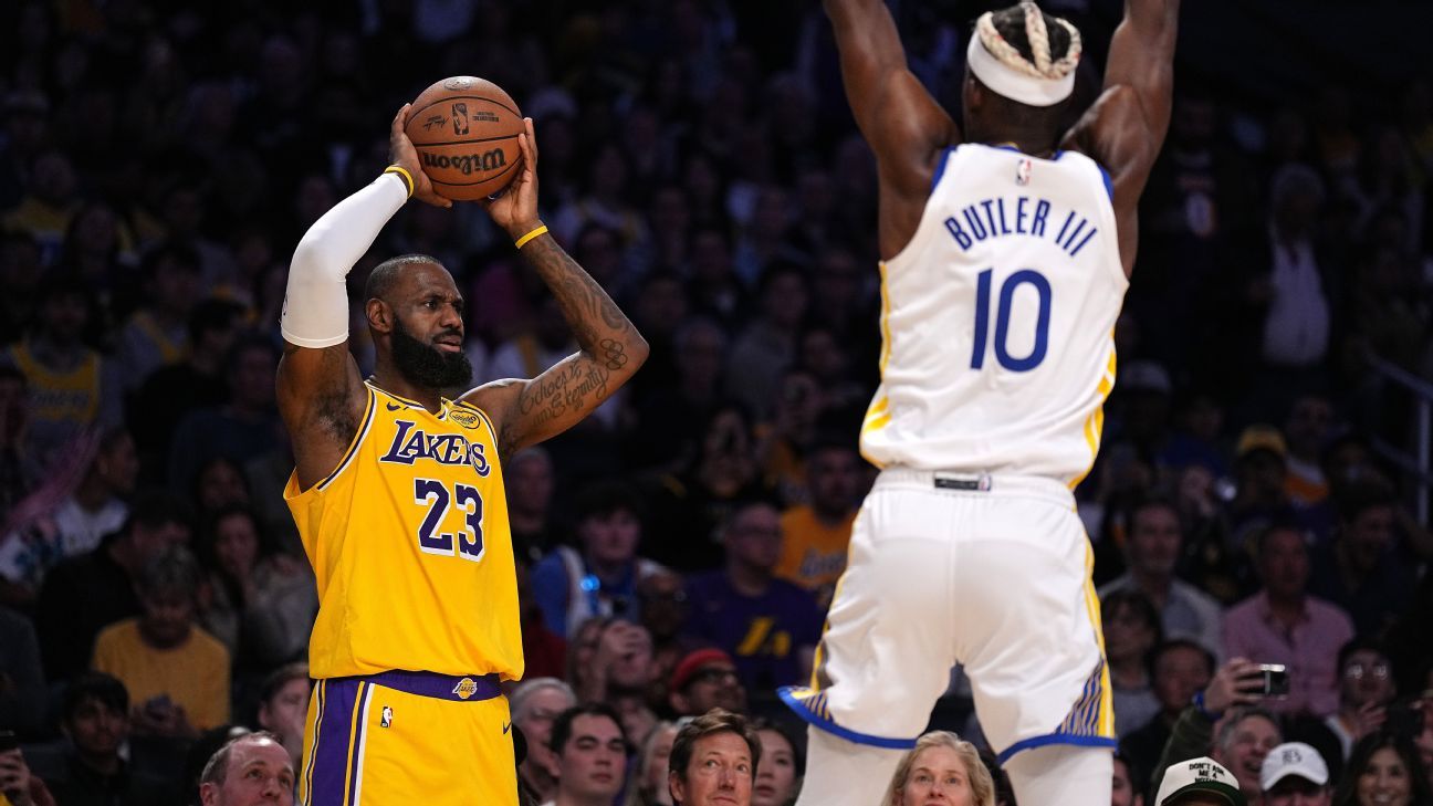 Follow live: Lakers trying to close gap vs. Warriors with playoff stakes on the line