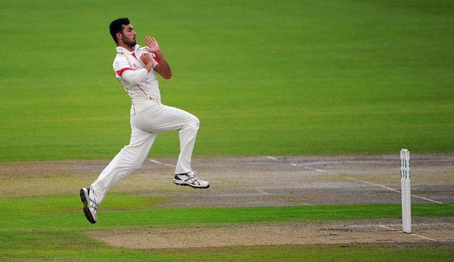 Surrey deny Lancashire a point in race for second
