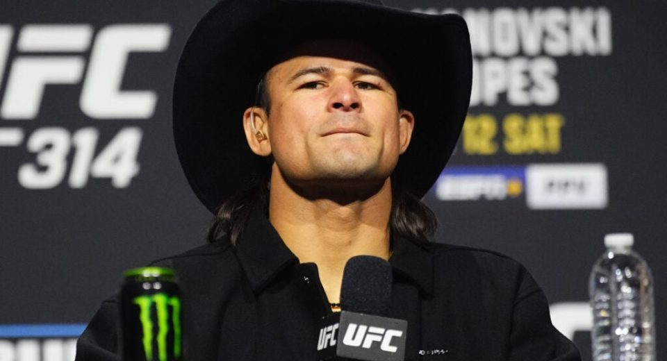 Diego Lopes tapped Yair Rodriguez’s teammate with kneebar in Mexican ‘super-fight’