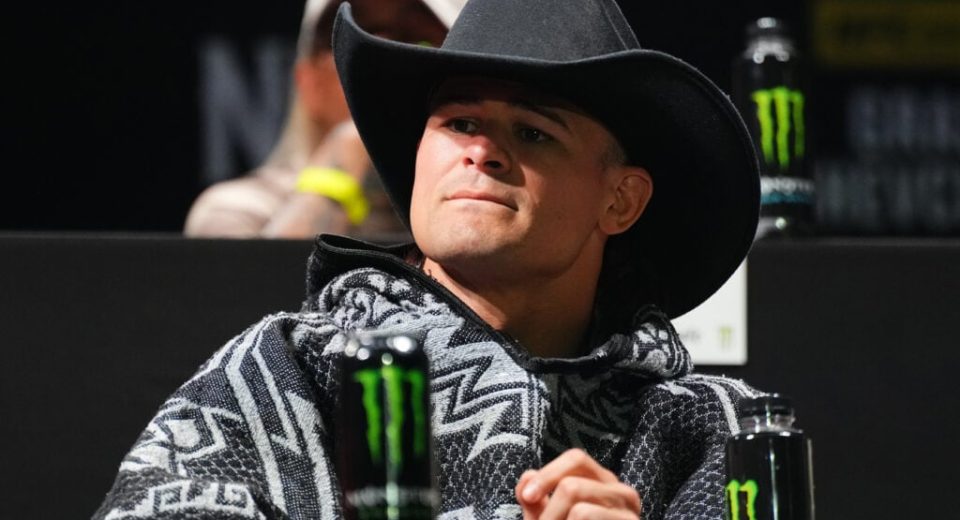 Security intervene as two UFC 314 stars shockingly clash at press conference