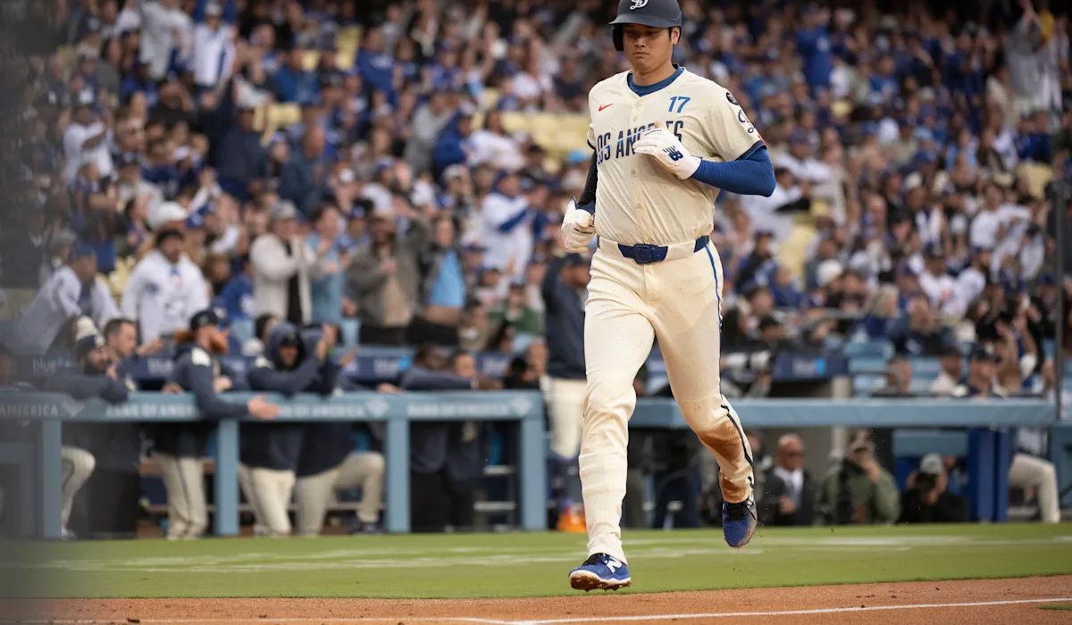Teoscar Hernández hits tiebreaking homer in 8th inning and Dodgers beat Pirates 8-4