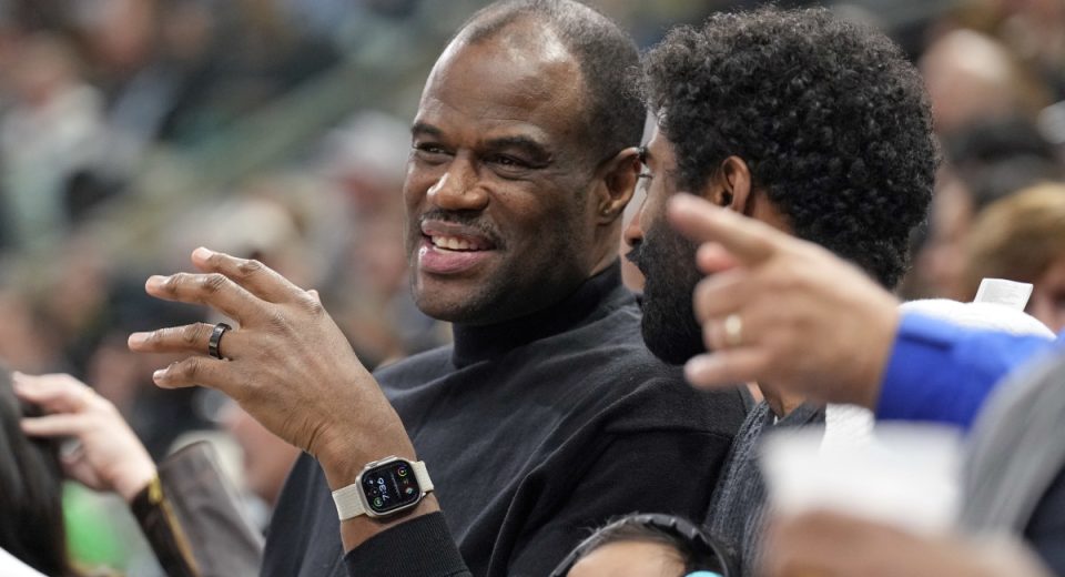 Spurs Legend David Robinson Pays Tribute to Gregg Popovich With Heartfelt Retirement Message