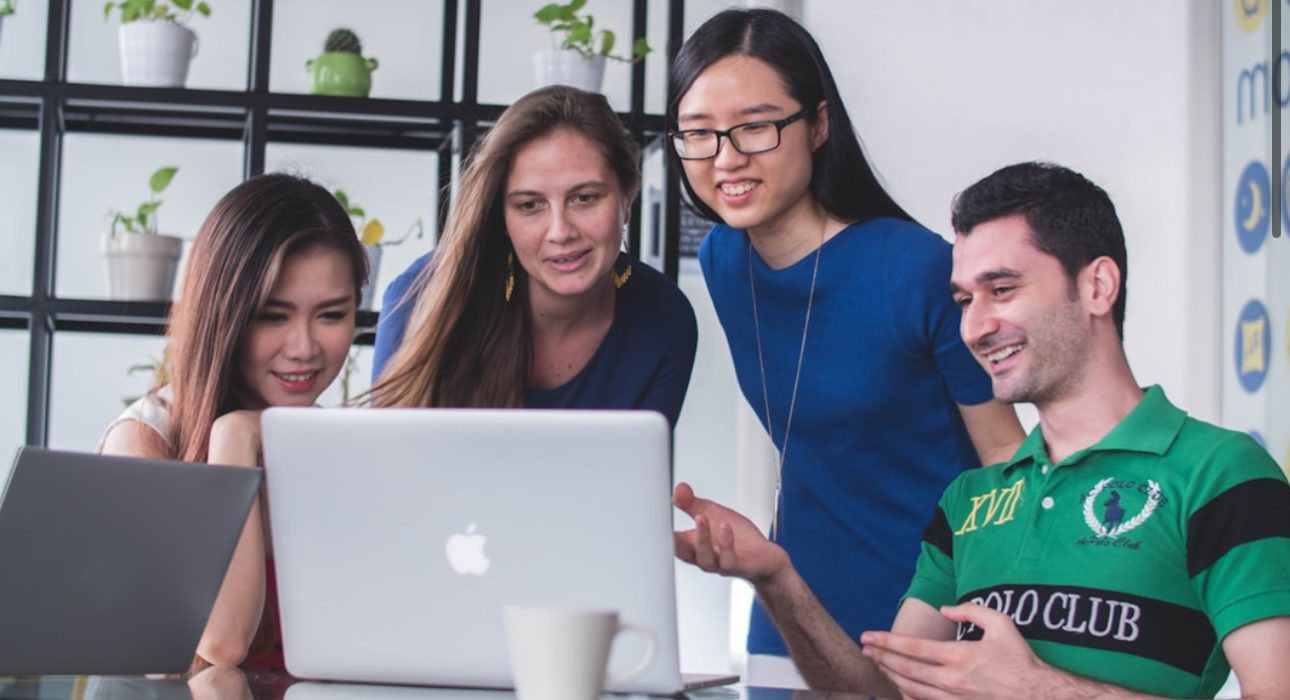 The Benefits of Using Relationship Mapping Software in Business Relationships