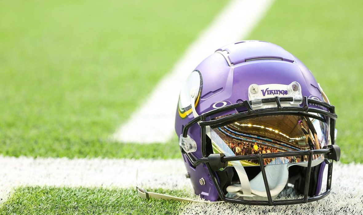 Report: Vikings Ink 4 Players to Deals