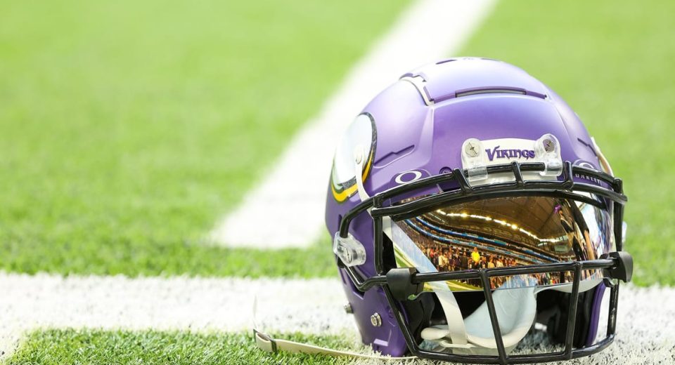 Report: Vikings Ink 4 Players to Deals