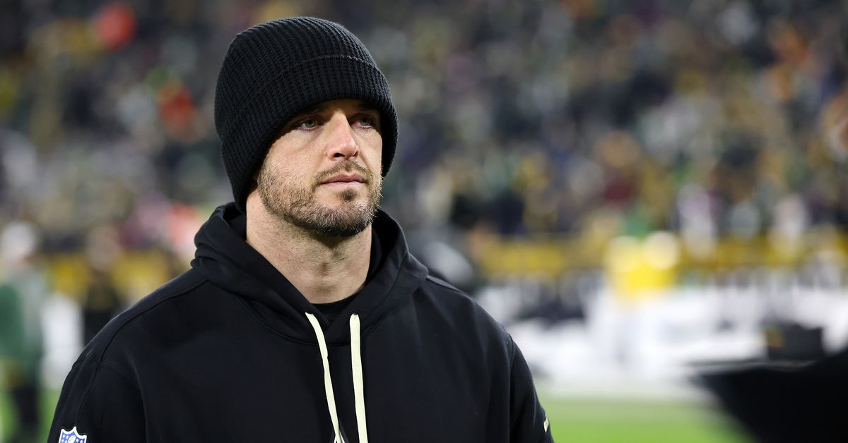 Derek Carr retiring from NFL due to shoulder injury