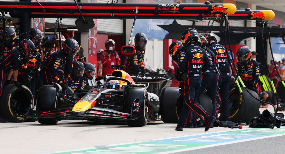 Verstappen est exaspéré par les arrêts ratés de Red Bull