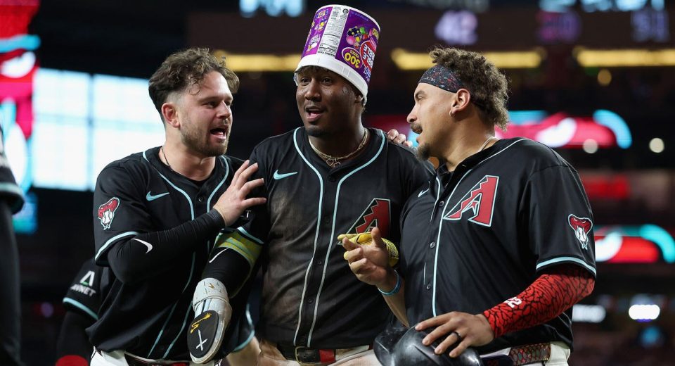 Diamondbacks rally to walk it off against the Padres with five runs in the ninth inning