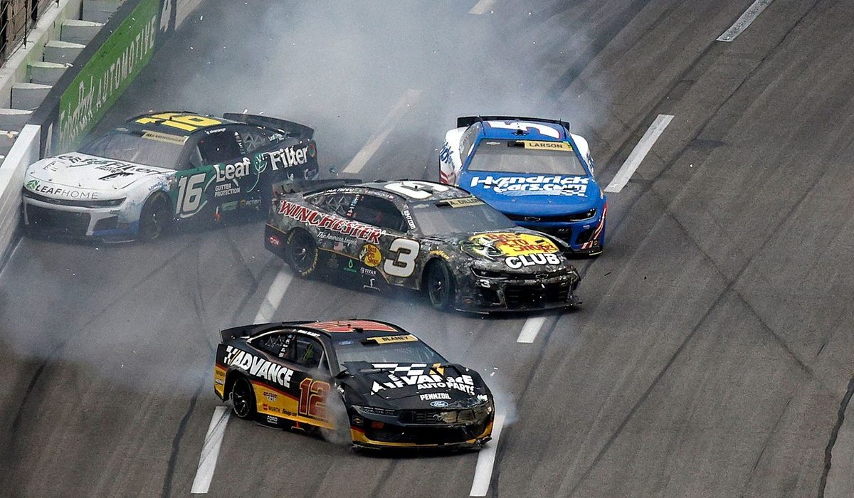 Ryan Blaney gets “caught up in other people’s garbage” at Atlanta