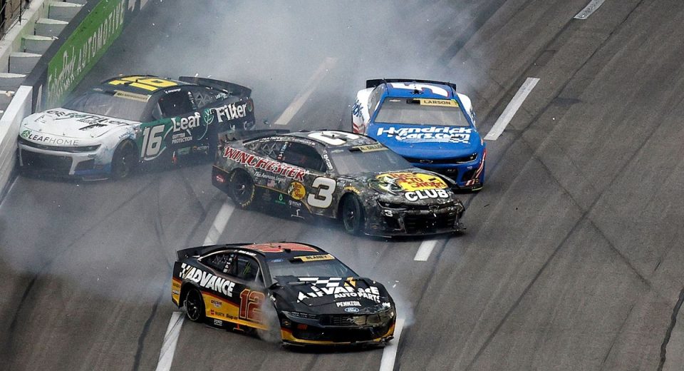 Ryan Blaney gets “caught up in other people’s garbage” at Atlanta
