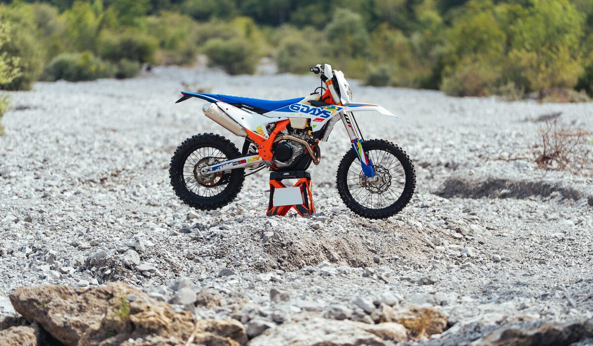 KTM’s 2026 EXC 6DAYS: Performance Upgrades, Bold Italian Livery… but Design May Fall Short