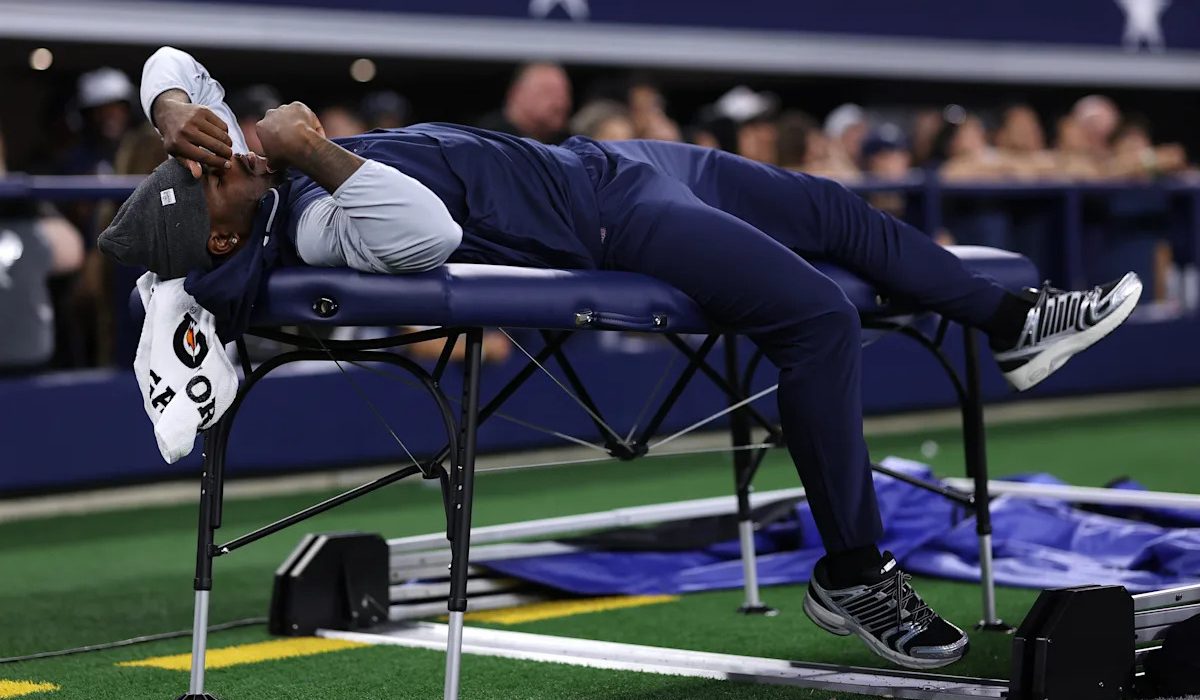 Cowboys HC Brian Schottenheimer says team will handle Micah Parsons' mid-game doze internally