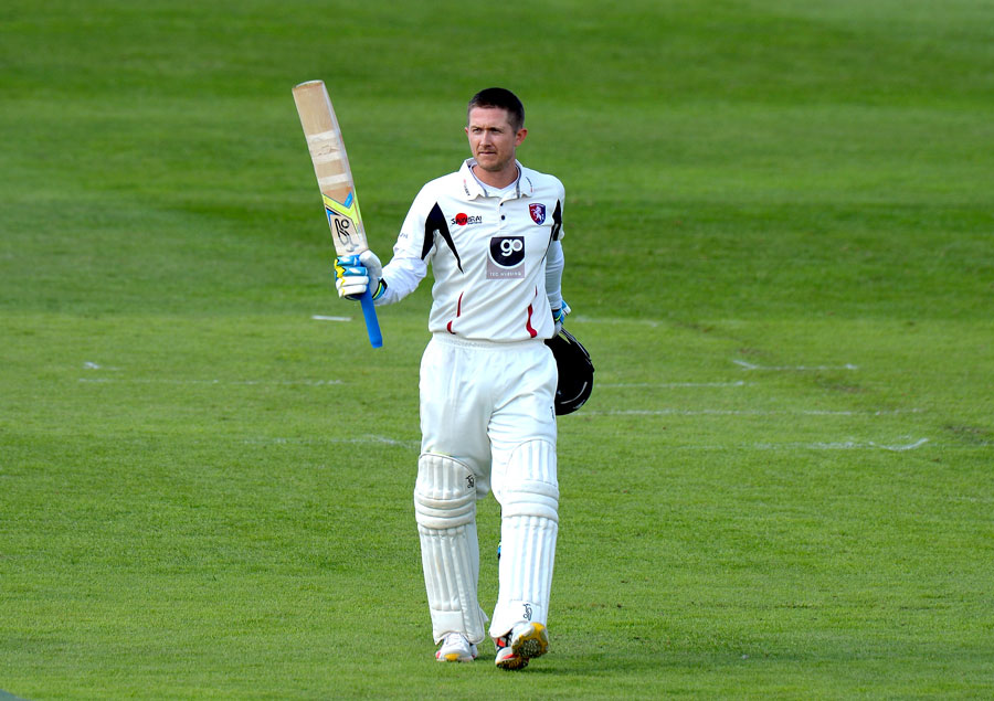 Denly dominates to boost Kent