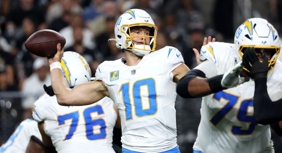 Herbert controls game in Chargers’ win over Raiders