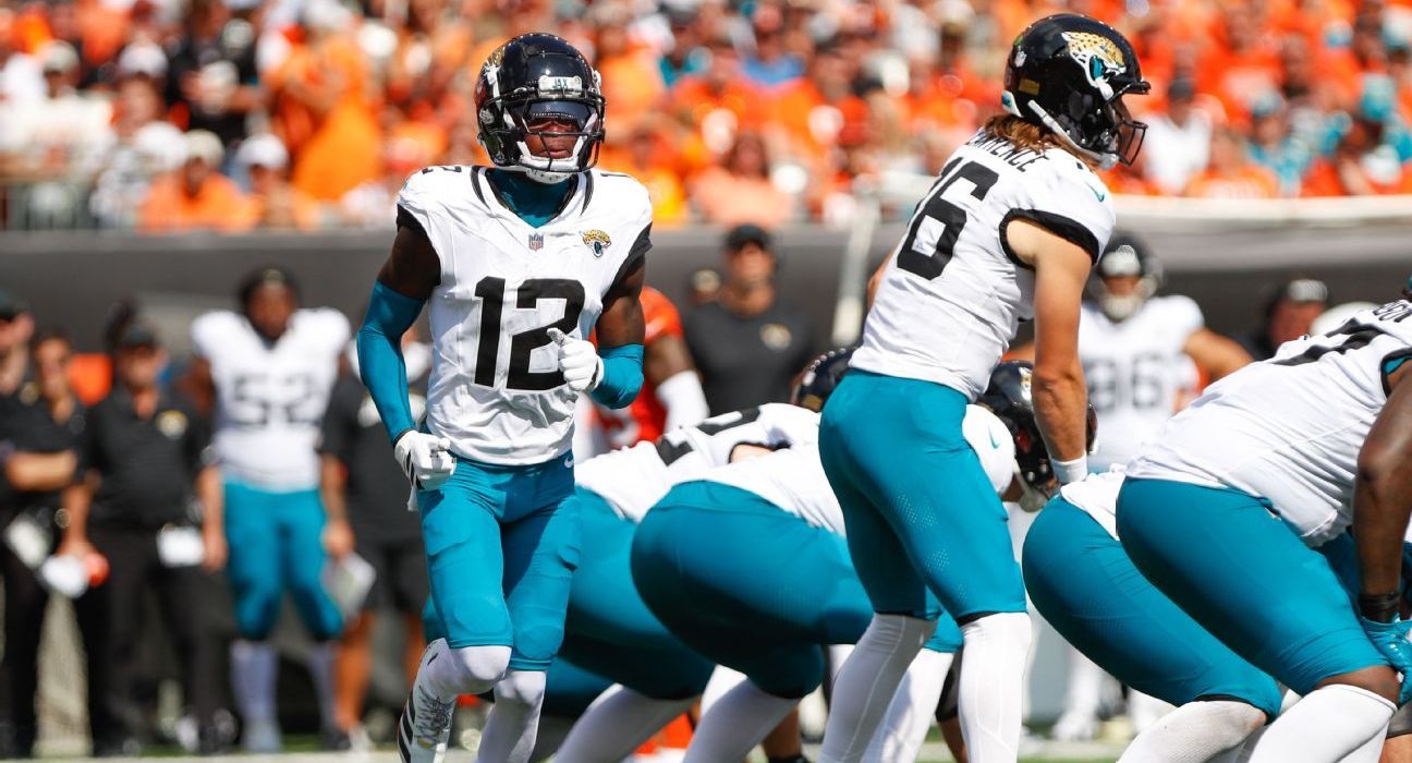 Buzz: Hunter plays both ways, Judkins debuts, Burrow injury and more from Sunday