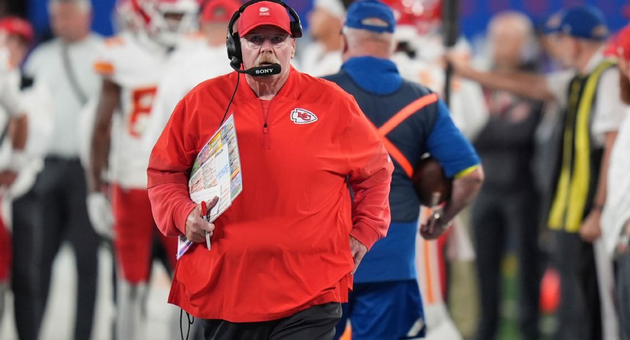 Chiefs get 1st win as Reid brushes off Kelce dustup