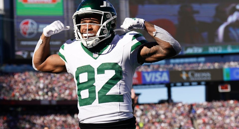 Eagles claim wide receiver with returning experience off waivers, waive Kenyon Green