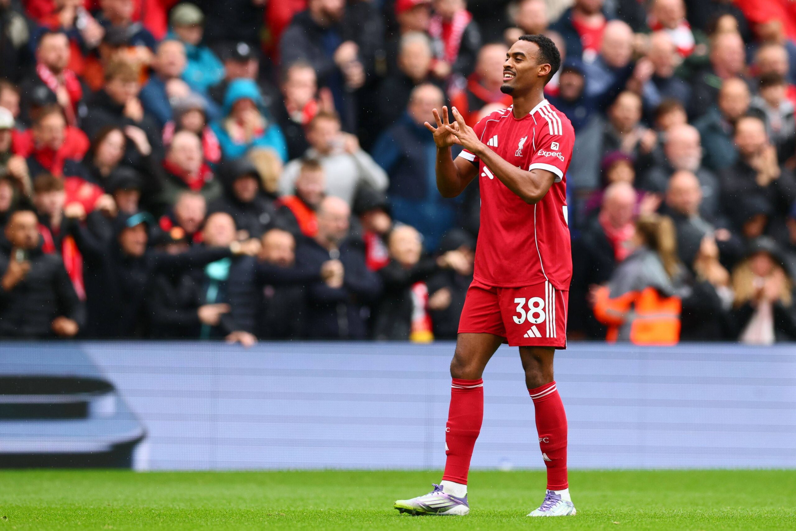 Slot hopeful over Gravenberch injury