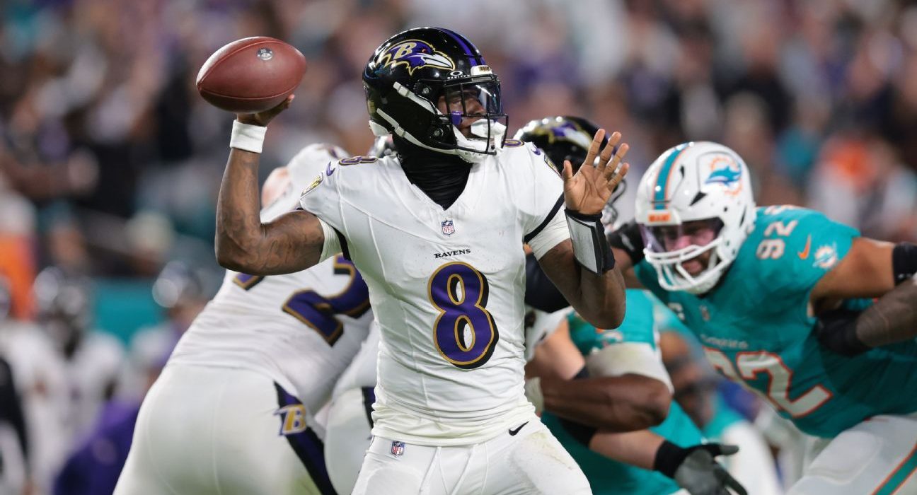 Jackson returns in style as Ravens rout Dolphins