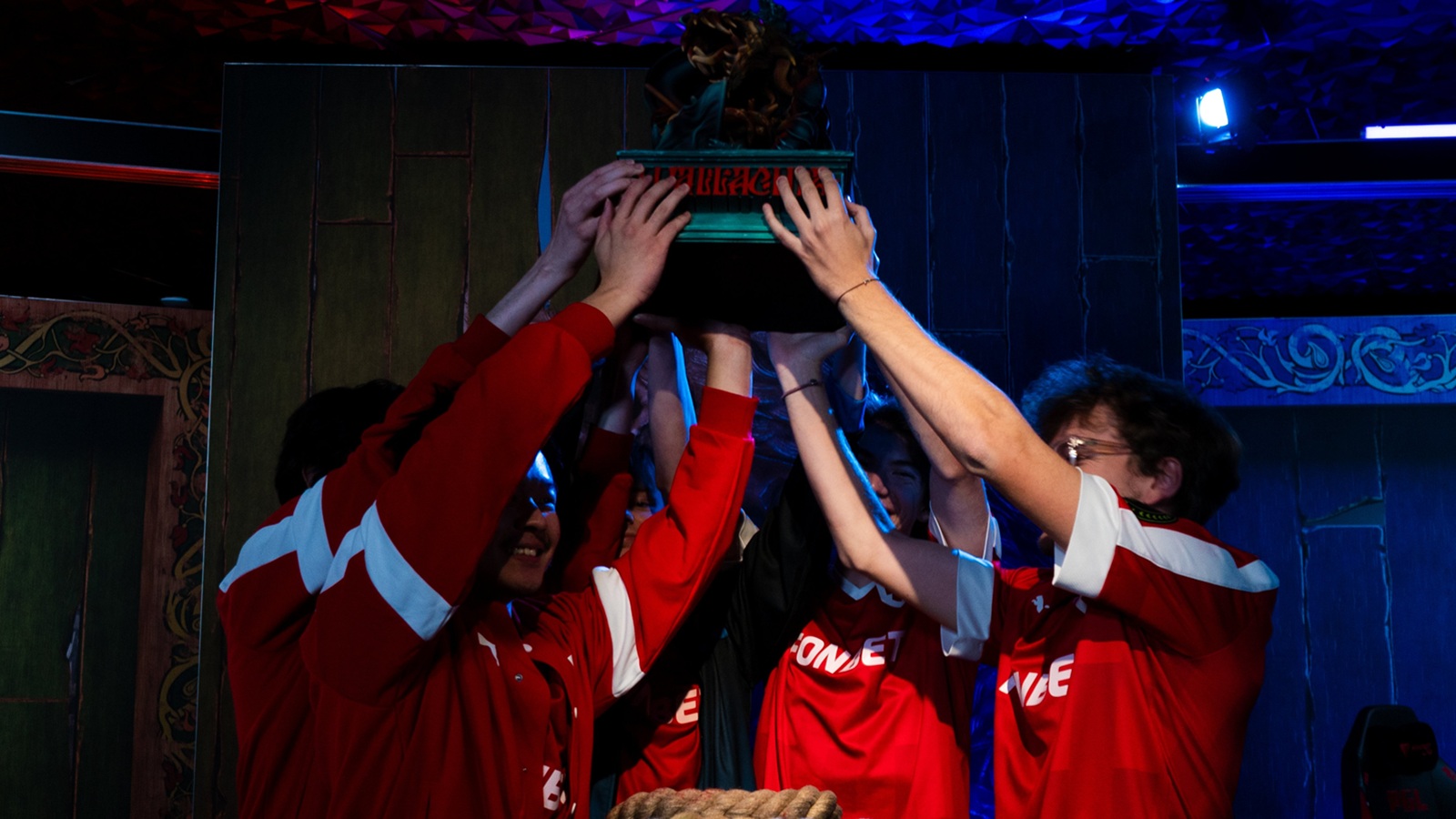 MOUZ Wins First S-Tier LAN Trophy in Dota 2 at PGL Wallachia Season 6