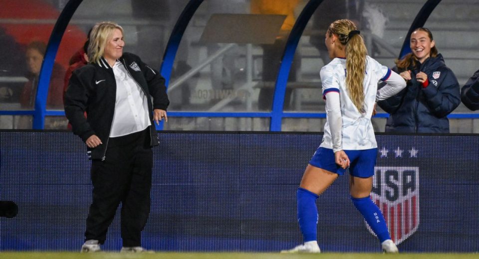 Rodman, Hayes viral celebration caps off U.S. rout