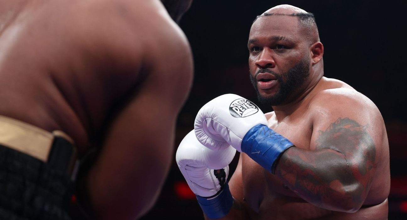 Boxer Miller’s toupee knocked off mid-fight in win…