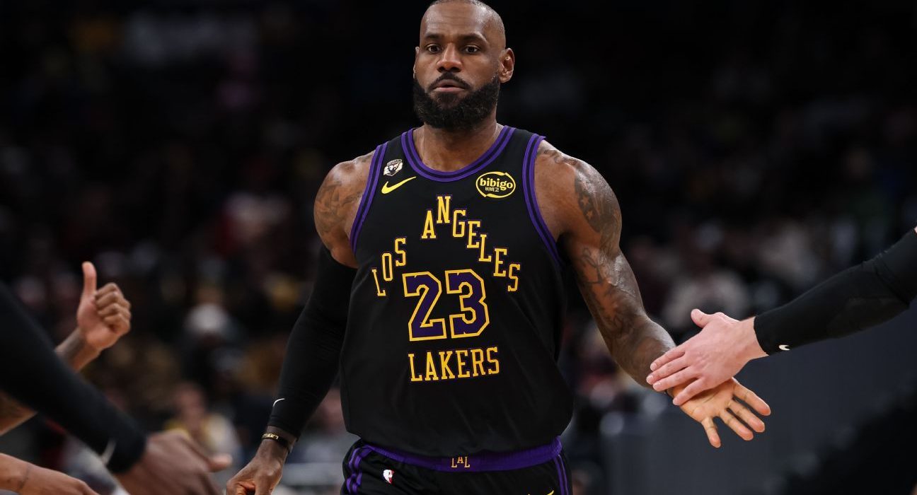LeBron named All-Star reserve, extending record