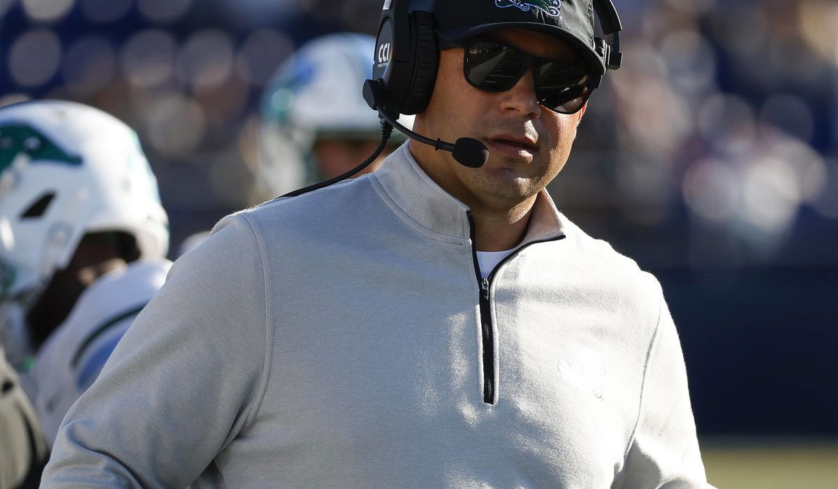 Jon Sumrall Receives Ex-Florida HC’s Strong Message After Removing Gators Logo From Players’ Jerseys