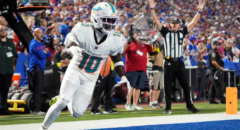 NFL Insider Reveals 2 Free-Agency Landing Spots for Tyreek Hill After WR’s Departure From Dolphins