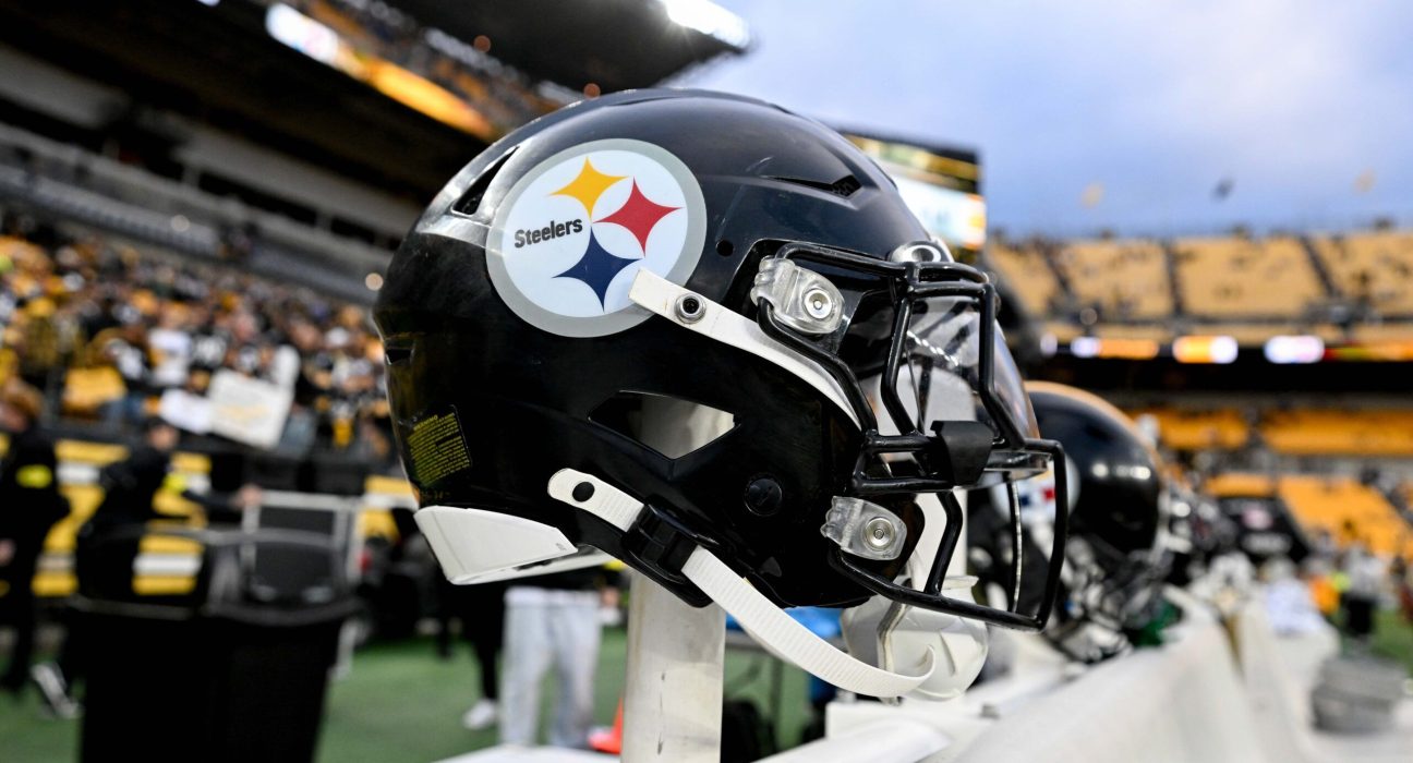 Steelers Predicted to Reunite 21-TD WR With Aaron Rodgers by Making Aggressive Move in Free Agency