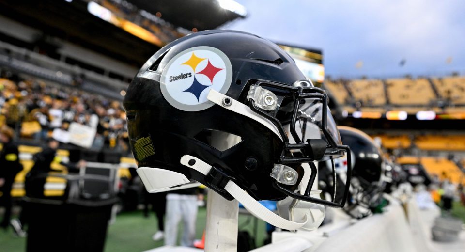 Steelers Predicted to Reunite 21-TD WR With Aaron Rodgers by Making Aggressive Move in Free Agency