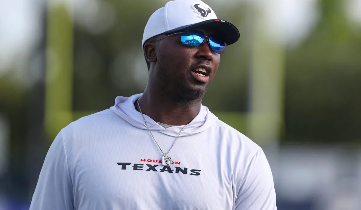 Jerrod Johnson joins Eagles coaching staff after departing the Texans