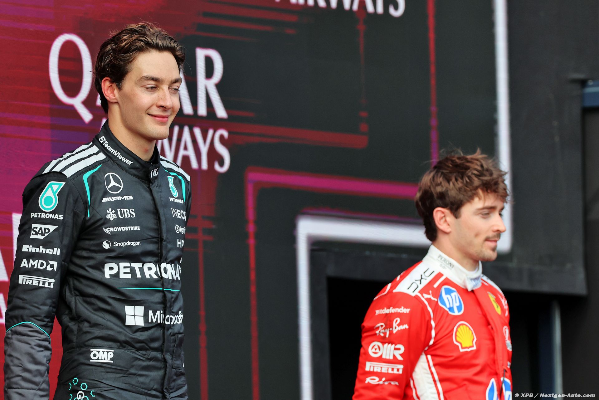 Russell refuse l’étiquette de favori : ‘Ferrari est bien dans le coup !’