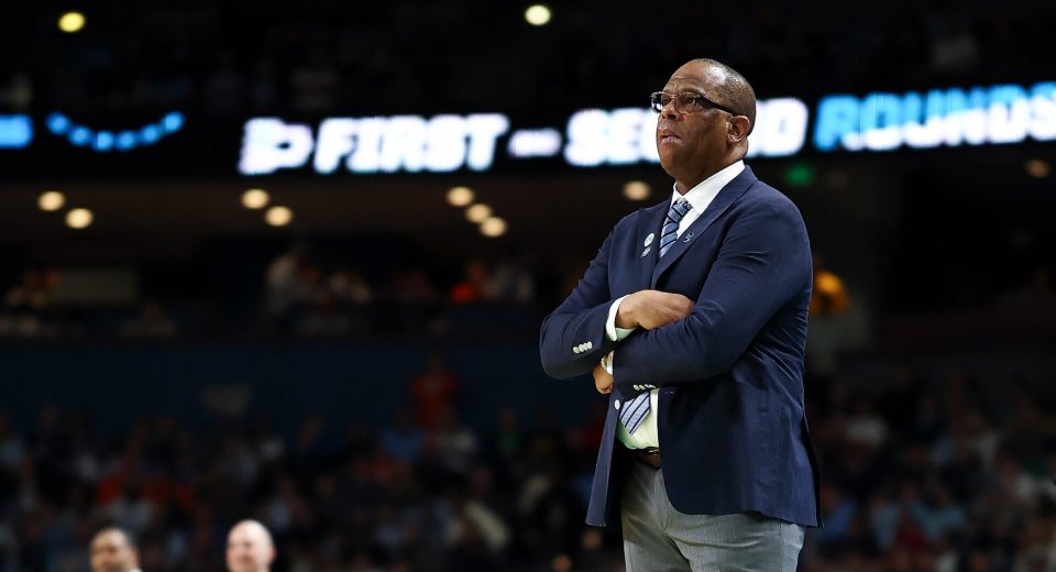 Hubert Davis out as UNC coach after five years, ushering in historic break from Carolina family tradition