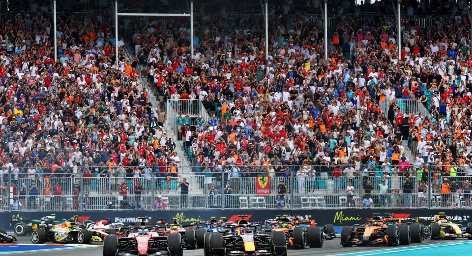 V8 return ‘will happen’, Sainz says ‘stop criticising’