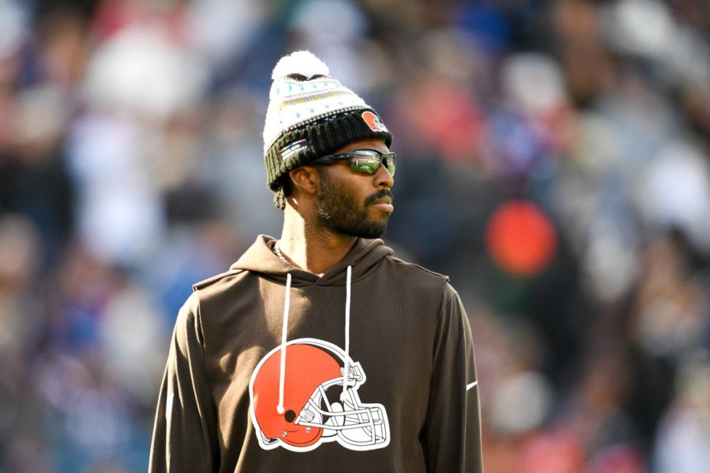 “Doesn’t Deserve a Fair Shot”: Shedeur Sanders Hasn’t Earned Right to Challenge Deshaun Watson, Claims Ex-Browns Player