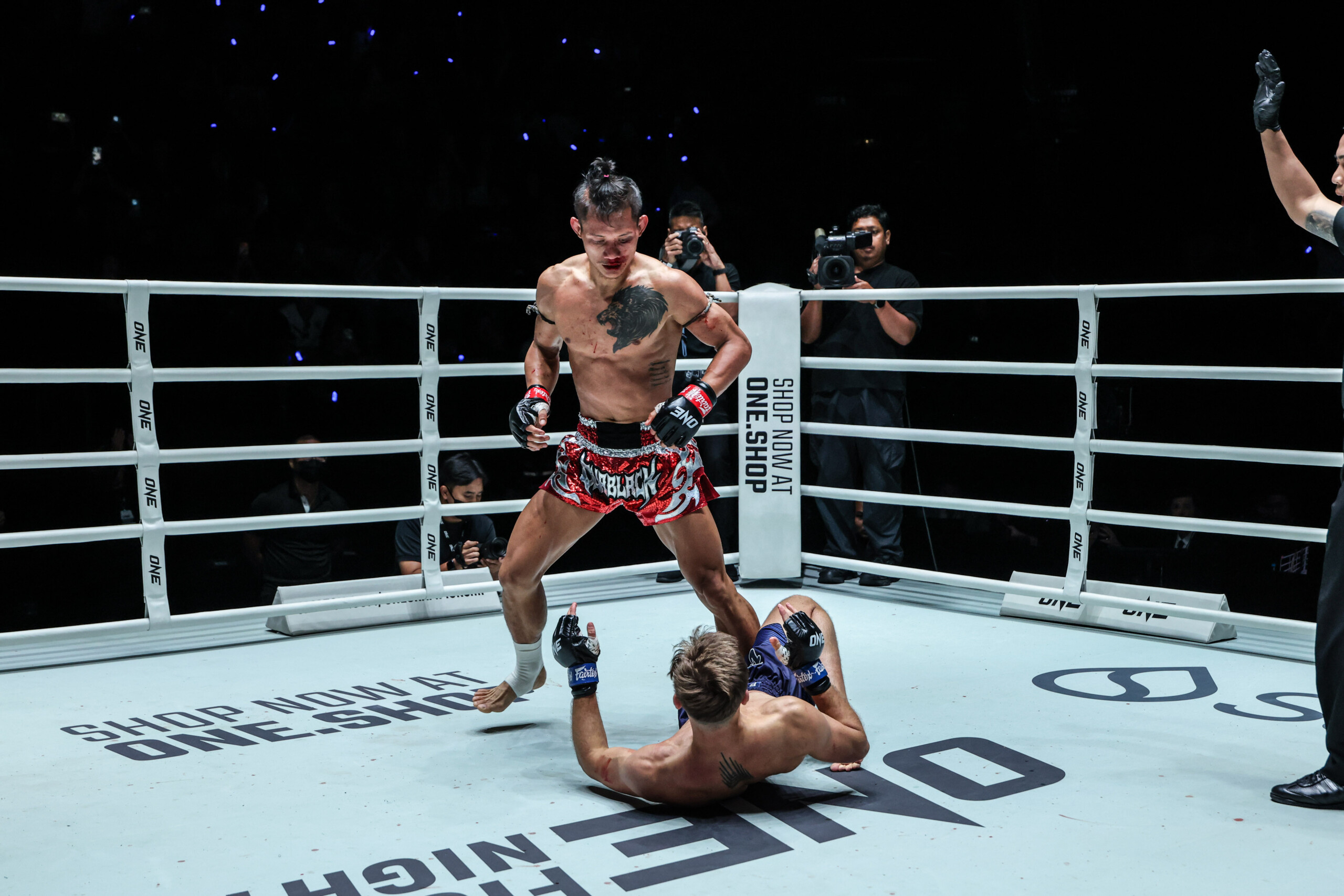 Suablack recalls wild comeback finish of Stephen Irvine: ‘Finish him with an elbow’