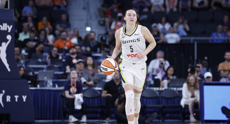 Cameras Capture Paige Bueckers’ Immediate Reaction After Connecticut Sun Player Said Something to the Dallas Wings Bench
