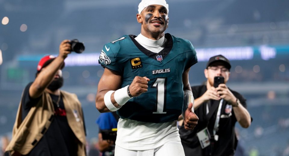 Eagles in the community: Jalen Hurts, Jalyx Hunt make huge impacts