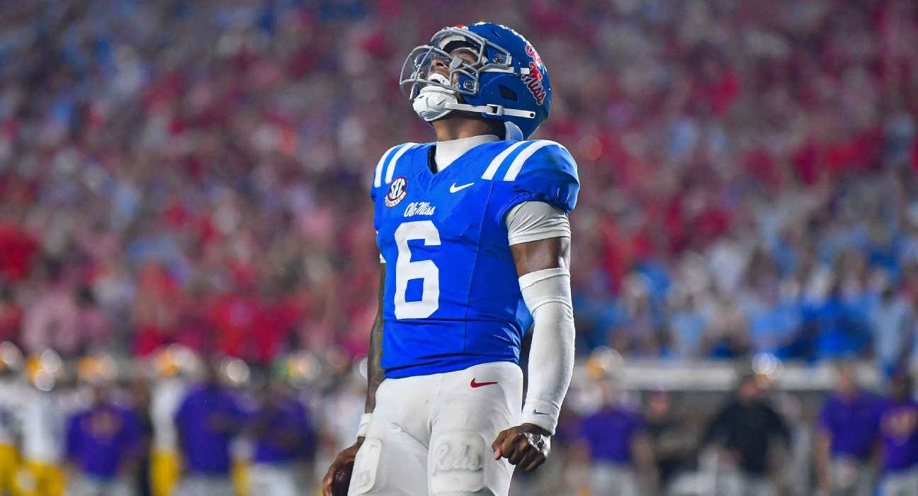 Grading the top 25 college football quarterbacks entering October