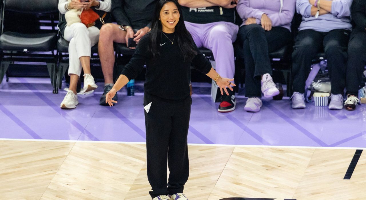 “Ruthless”: Journalist Gives Honest Verdict on Valkyries Crowd’s Treatment of Dream After Natalie Nakase’s WNBA Finals Demand